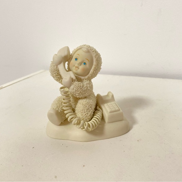 Snowbabies Let’s Talk Adorable Cream Figurine with Telephone - Picture 3 of 3